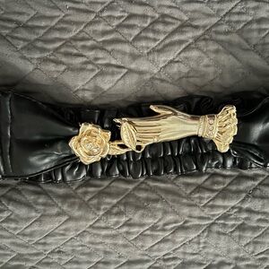 Vintage hand clasp belt